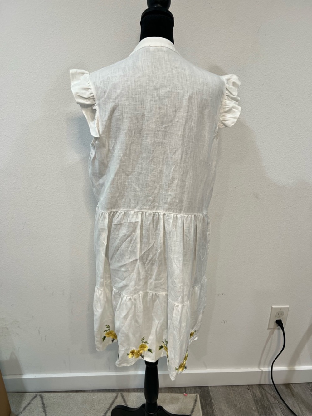 Saks Fifth Avenue Linen Embroidered Dress White Tiered Ruffle Sleeve Size Med - Picture 7 of 10